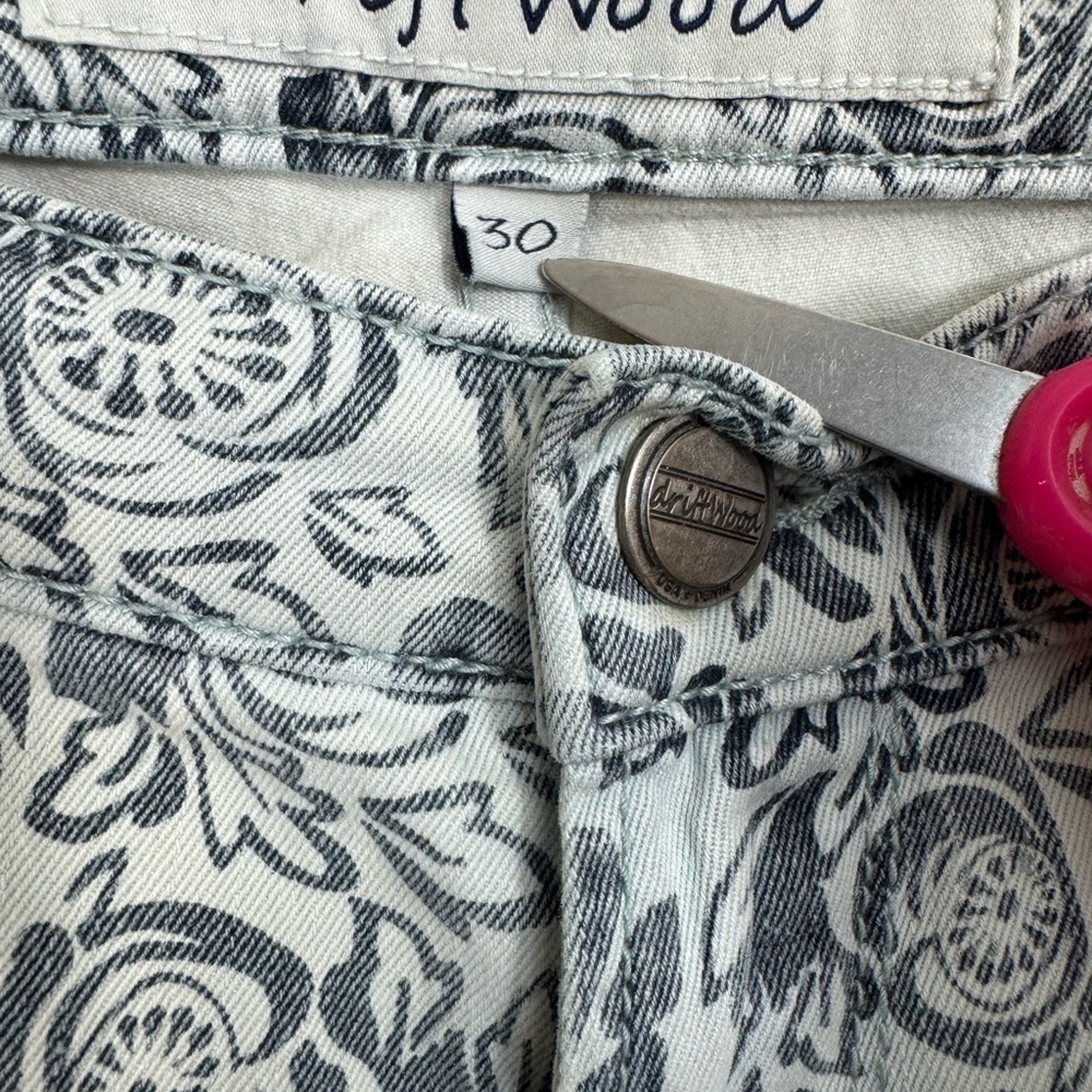 Driftwood Size 30 Light Wash Gray White Floral Slim Jeans Pants - Picture 3 of 7